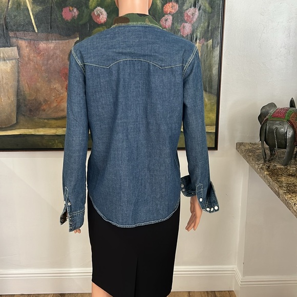 **5 MORE DAYS TO MAKE AN OFFER** Millau button down jean shirt - Picture 4 of 10